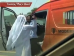 Эмиратец безнаказанно избивает водителя-индуса